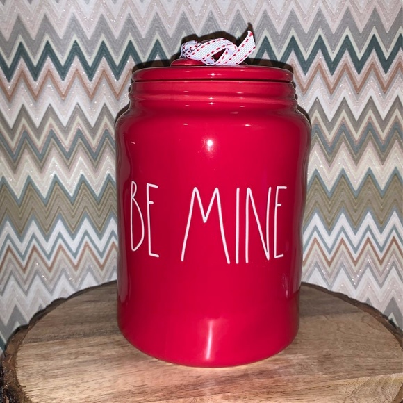 2019 Rae Dunn Valentine’s Be Mine Red Canister - Picture 1 of 4